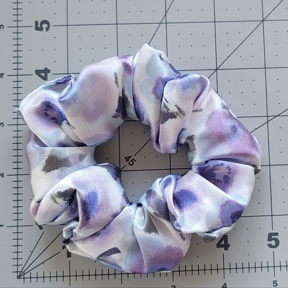 Handmade Scrunchie - Lavender Flowers - Standard - Picture 2 of 4